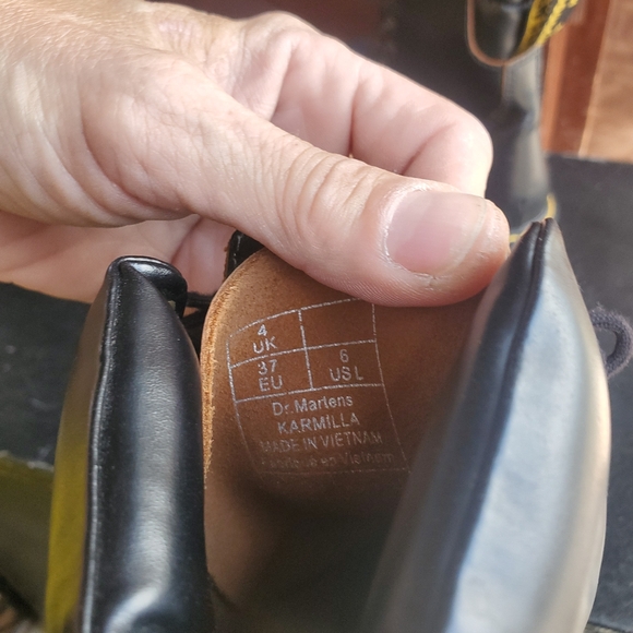 Preowned Boots - Picture 2 of 5